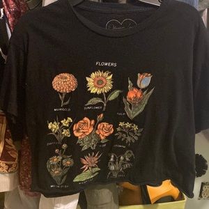 Flowery cropped tshirt